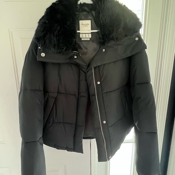 Abercrombie & Fitch Black Women's mini Puffer Jacket with Faux Fur Collar - Picture 1 of 4